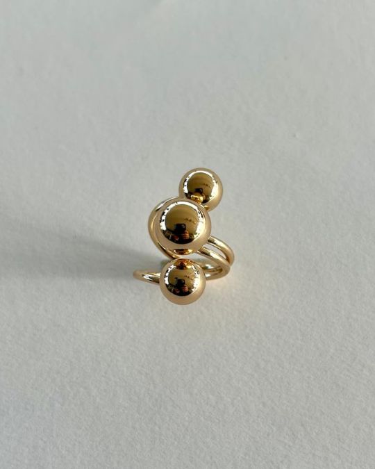 anello baloon realizzato a mano, piccoli palloncini di bronzo giallo e rosa mescolati in un mix casuale di colori. misura regolabile che si adatta perfettamente a qualsiasi mano.