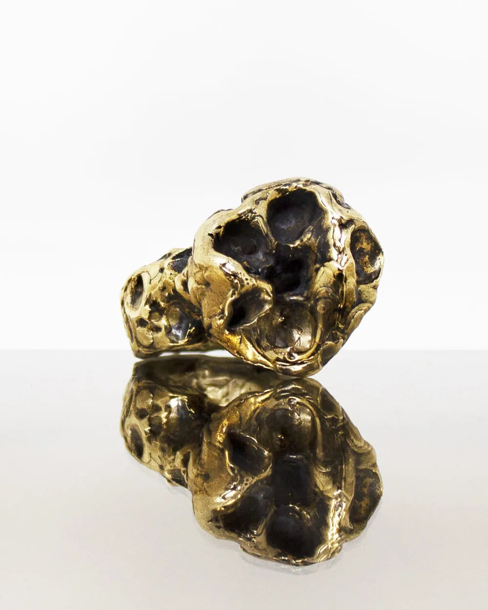 anello crateri di luna realizzato a mano con la divertente tecnica del Pan di cera con colatura finale,  realizzabile in bronzo brunito e bronzo rosa, misura regolabile