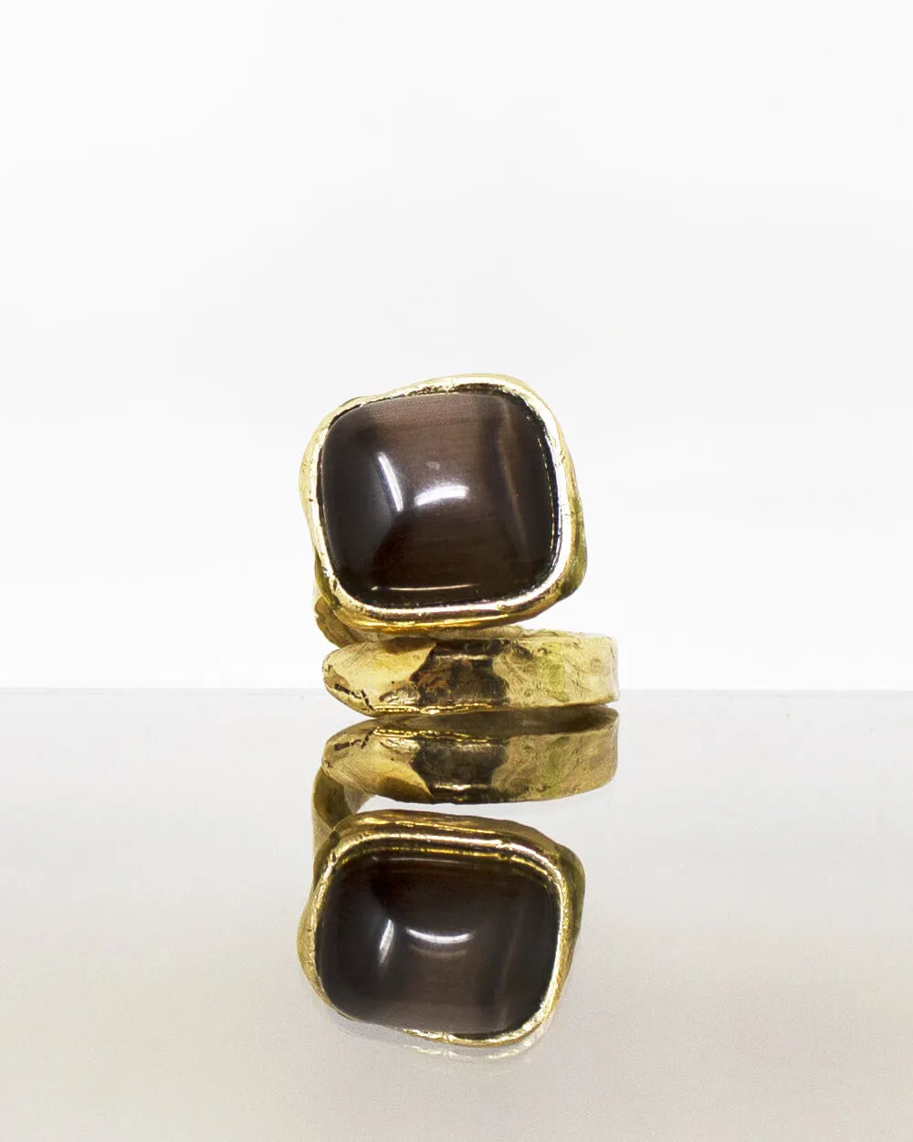 Anello a fascia regolabile con pietra dura quadrata occhio di tigre