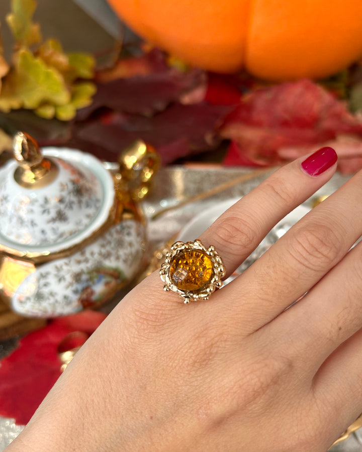 Anello da mignolo in bronzo con ambra copale