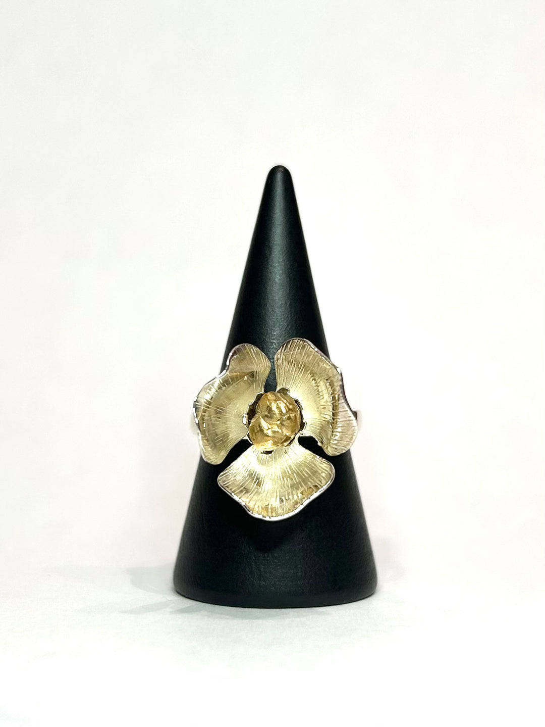 Anello Papavero realizzato a mano, disponibile in versione bronzo, bronzo rosa e argento