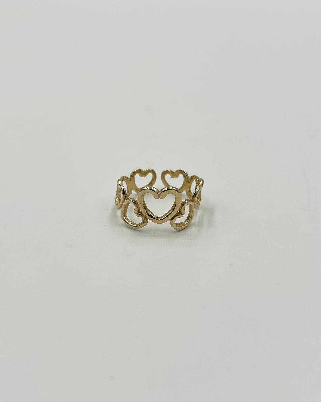 Anello a fascia regolabile con cuoricini  in bronzo effetto tatuaggio sulle dita